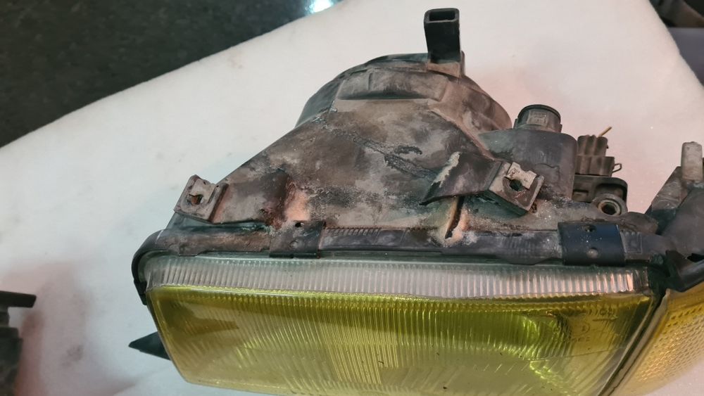 Фары на ауди B4.