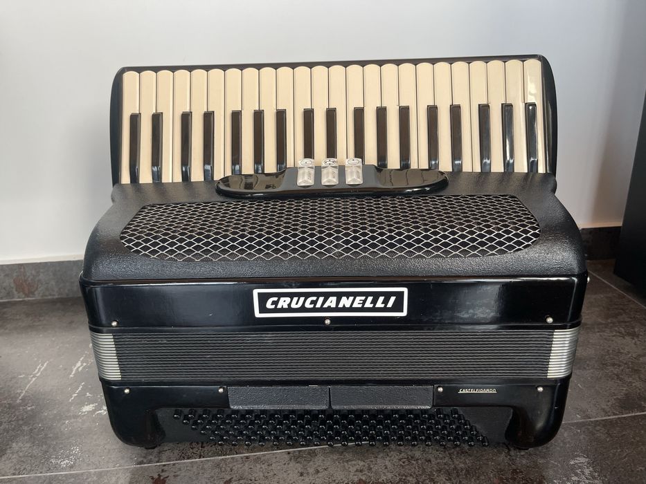 Acordeon Crucianelli 120 basi