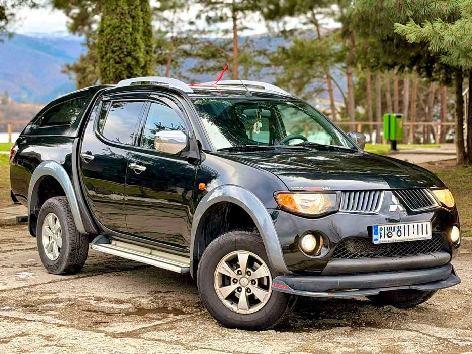 - IMPECABIL Mitsubishi L200 2.5Di-D178cp LIMITED EDITION R/D LOCK Full