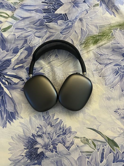 AirPods Max 1.