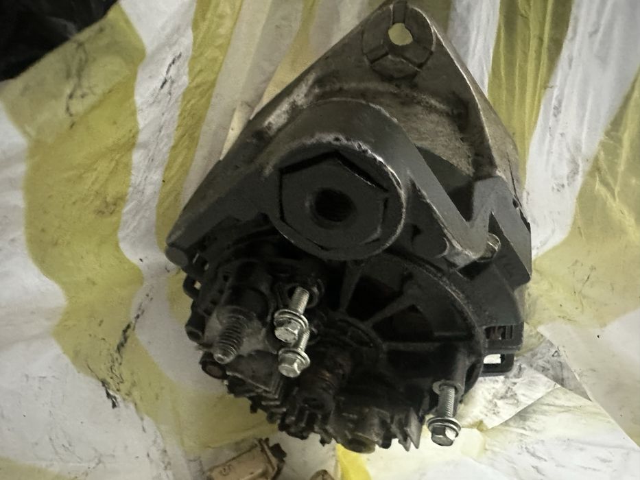 Продается генератор от passat b5 1999