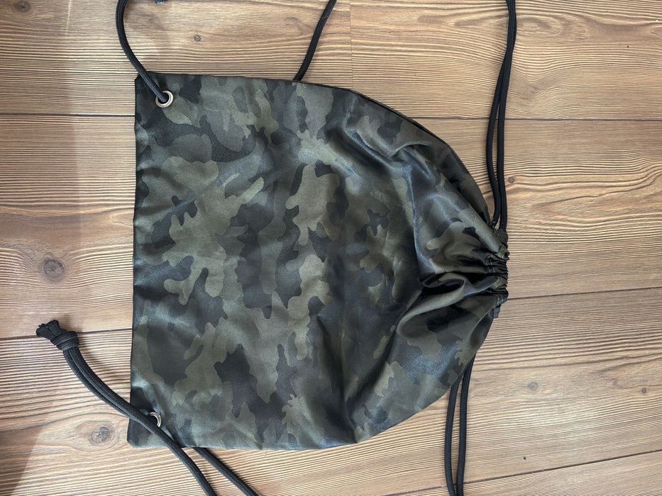 Шапка puma и раница/ мешка камуфлажна от mango