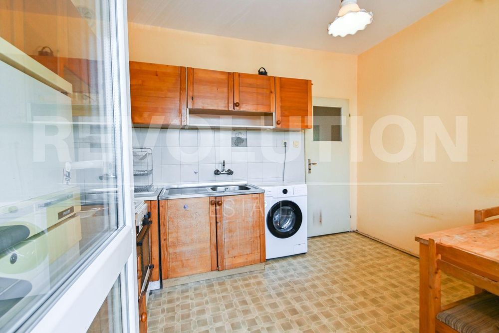 Продава се Тристаен апартамент в София, Връбница 2 - 80 кв.м за 1275 €/кв.м - Снимка #1