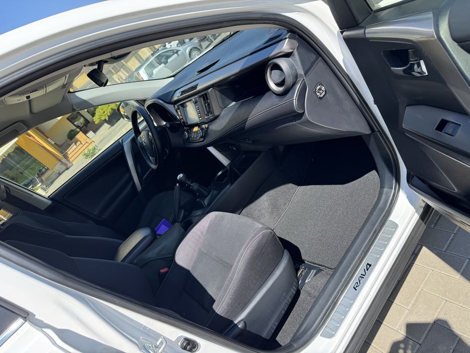 Toyota RAV 4 - D-4D - 2018 - Garantie 12 Luni ! RAR Efectuat