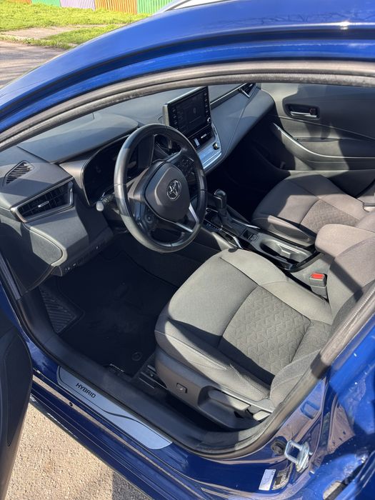 Toyota Corolla 2.0 hybrid + gaz 184cp ACC Scaune incalzite keyless lane ass ideala pentru Uber/bolt