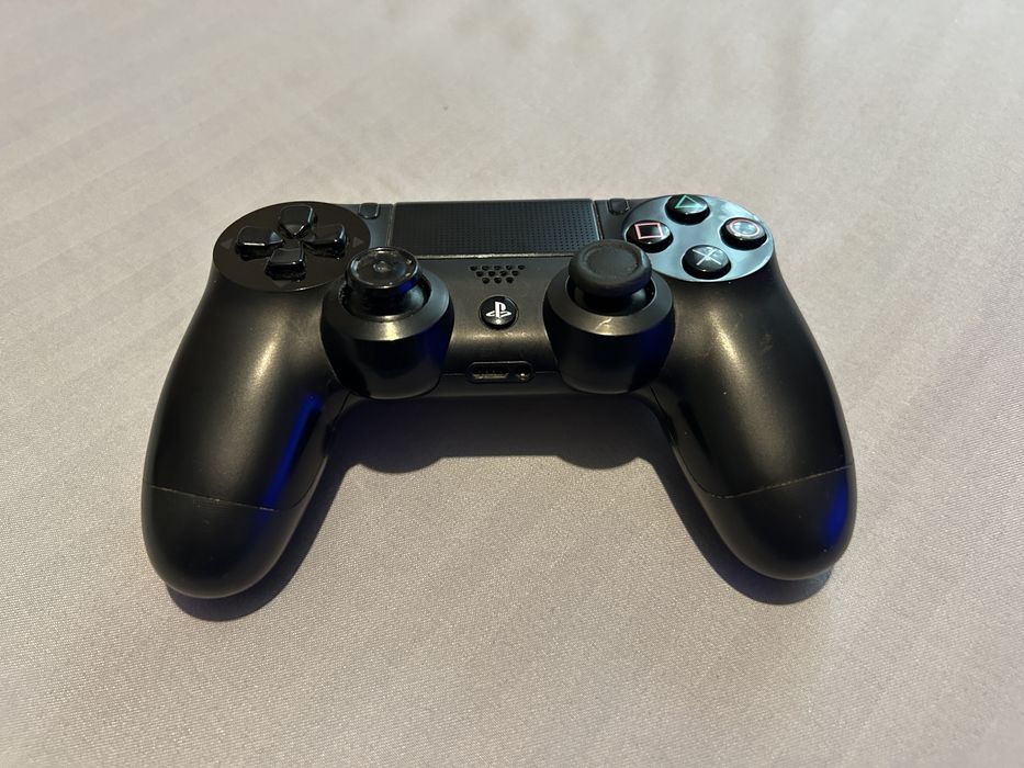 Consolă PS4 500GB + 4 manete + 9 jocuri