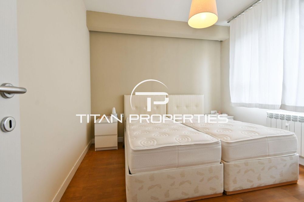 Тристаен за продажба в Центъра