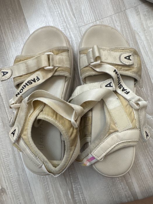 сандали на подошве