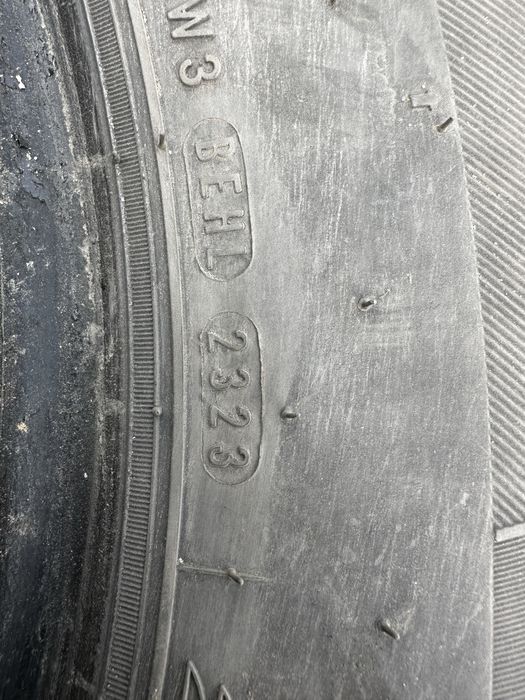 Продам комплект зимние шины