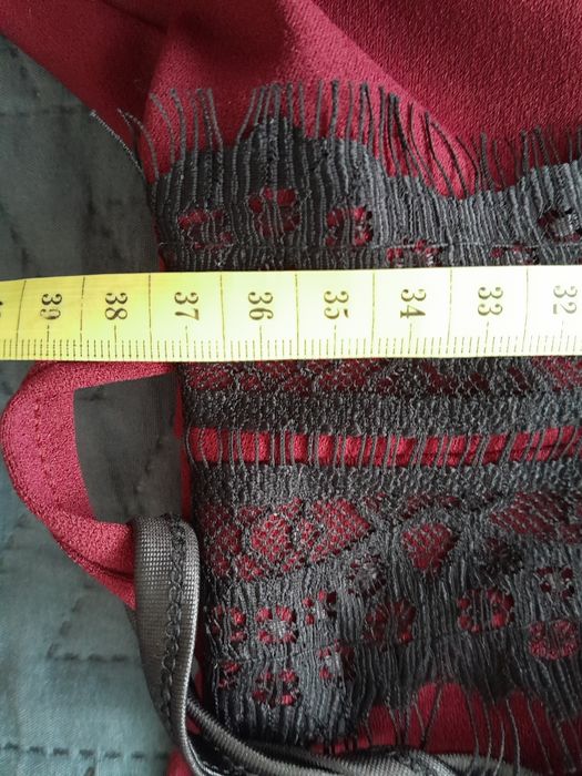 Дамска рокля с дантела и перли