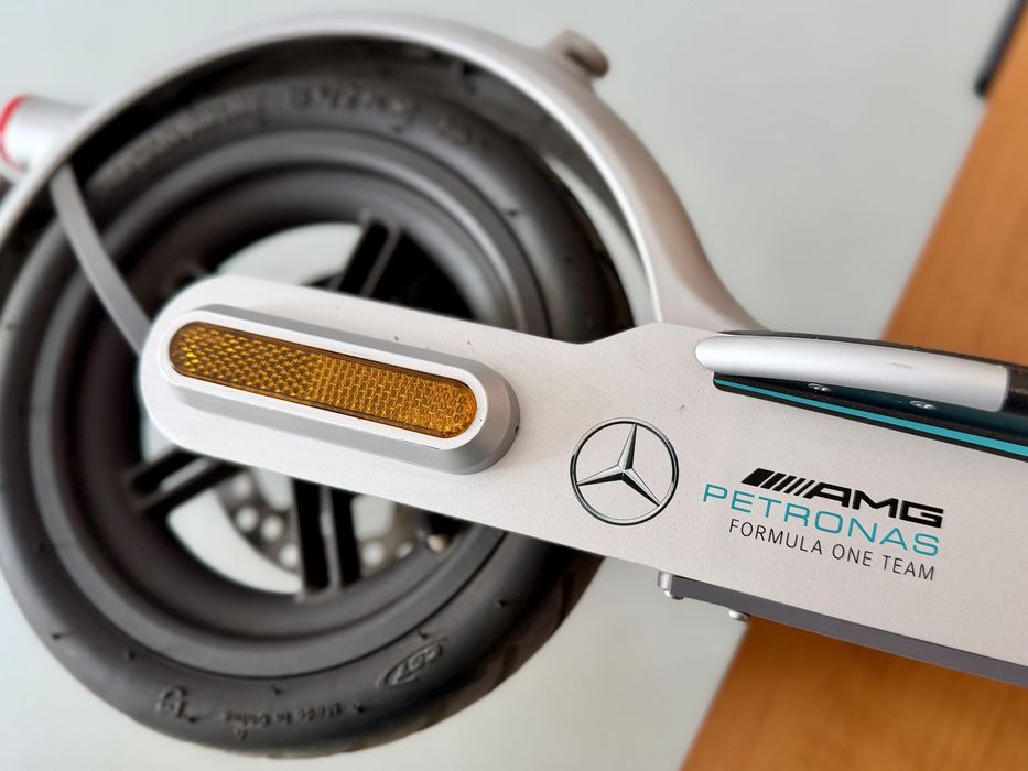 Trotineta electrica Xiaomi Mi Pro2 F1 editia AMG Petronas Mercedes