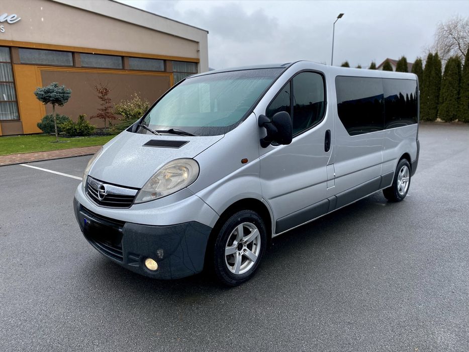 Opel Vivaro modelul Lung