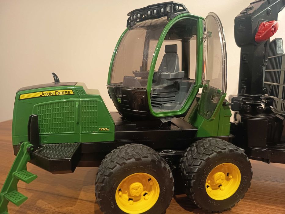 John Deere 1210E горска техника