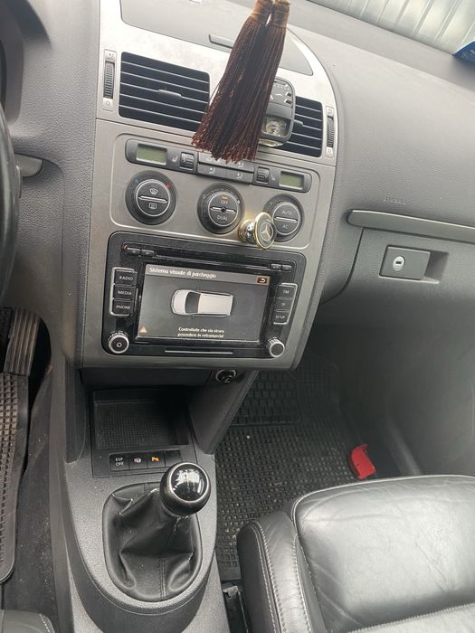 VW Touran 2.0TDI 140 к.с Facelift на ЧАСТИ