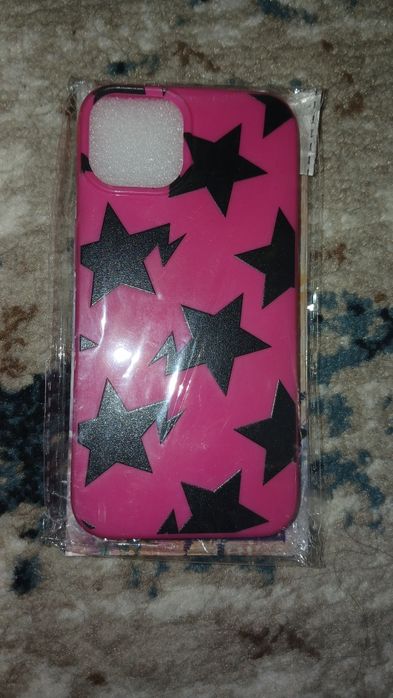 Стильный розовый чехол со звездами на iPhone 13