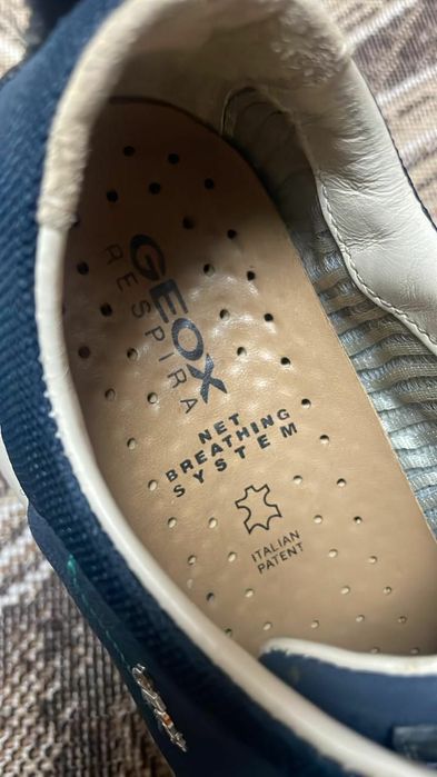 Кроссовки  фирма  geox 37 размер