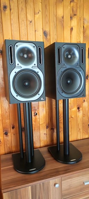 Behringer Truth B2031P пасивни тонколони