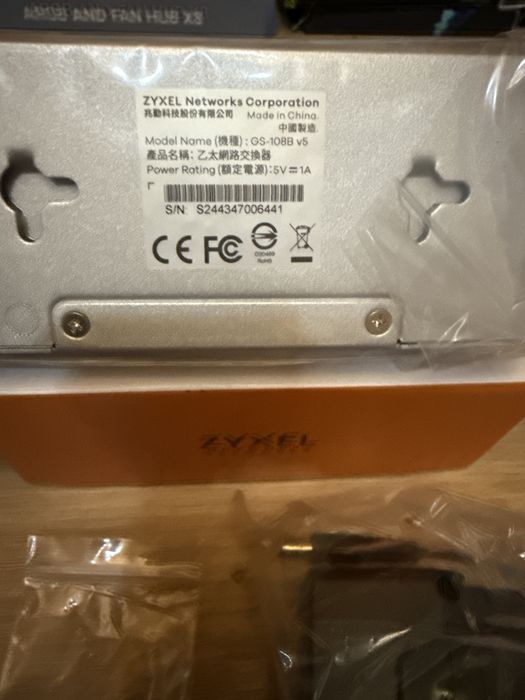 Zyxel GS-108B v5 Switch Gigabit 8 Porturi 10/100/1000 Metalic Fanless QoS Desktop Network LAN Router NAS