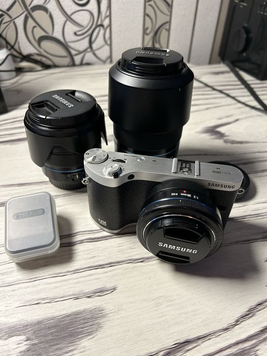 Продам беззеркальную камеру Samsung NX300 в комплекте со светом