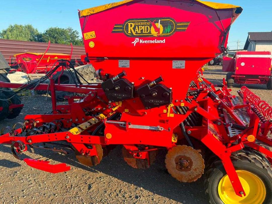 Semanatoare Vaderstad Rapid 400 C an 2018 cu fertilizare in discuri cu buncar de azot Amazone Kuhn Case Claas John Deere New Holland Fendt
