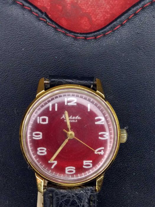 часы механические позолоченные Ракета