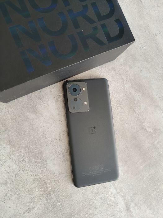 OnePlus Nord 2T смартфон