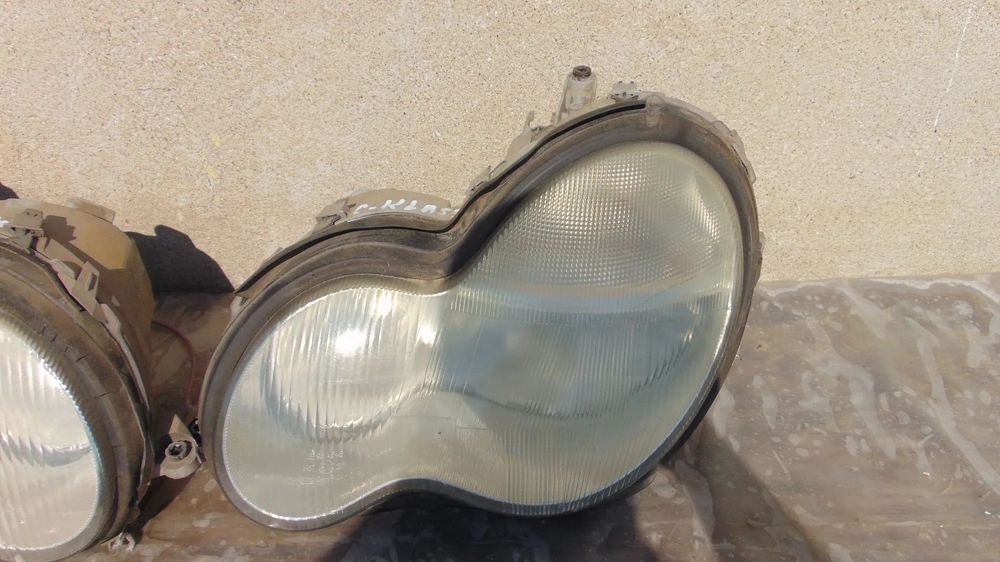 Far stanga-dreapta Mercedes-Benz C Class W203 an 2000-2007 cod 0301166202