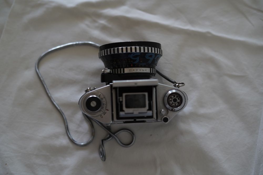 carl zeiss flektogon 20mm f4 cu aparat EXA