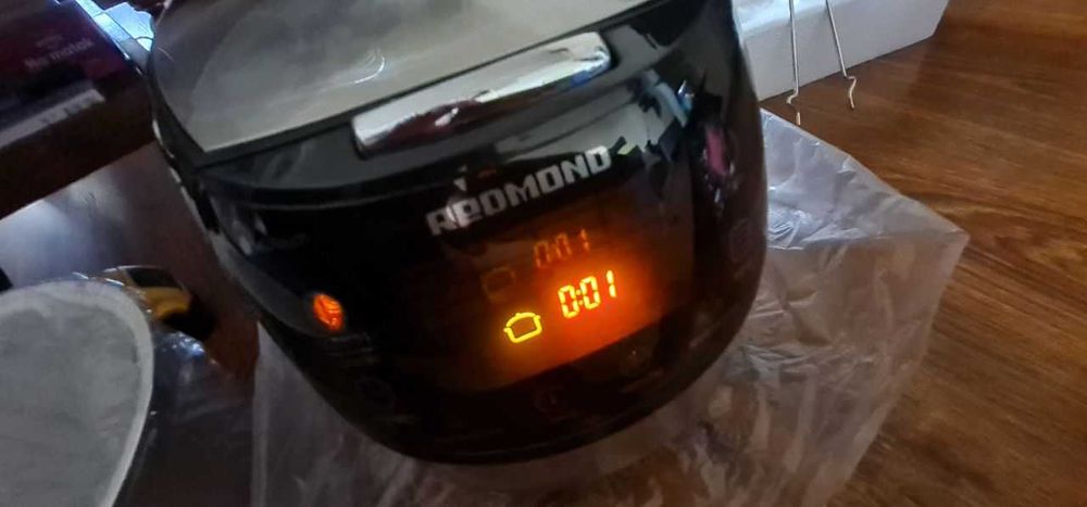 Мультиварка Redmond RMC-70