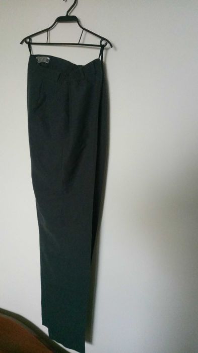 нов дамски костюм от качественa материя, номер 54