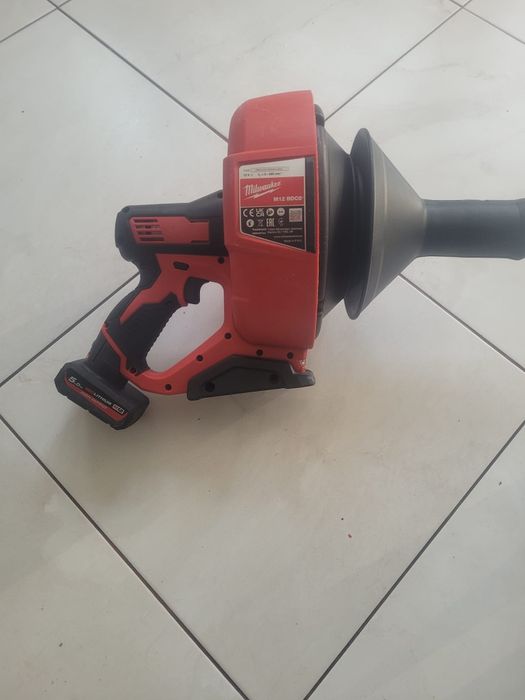 Mașina desfundat țevi Milwaukee