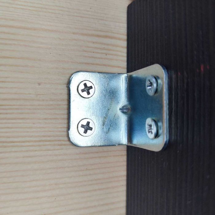 Стол и табуреты продам (комплект стол+ 4 табурета)