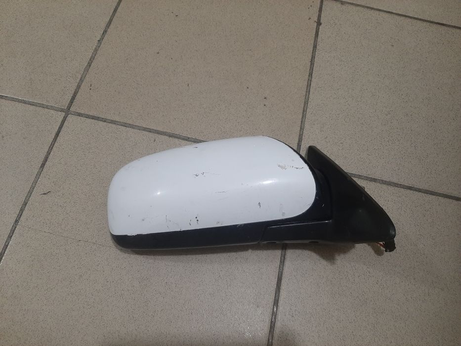 Продам боковую зеркало.