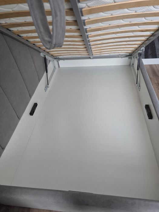 Продаю кровать  размеры 1200/2000