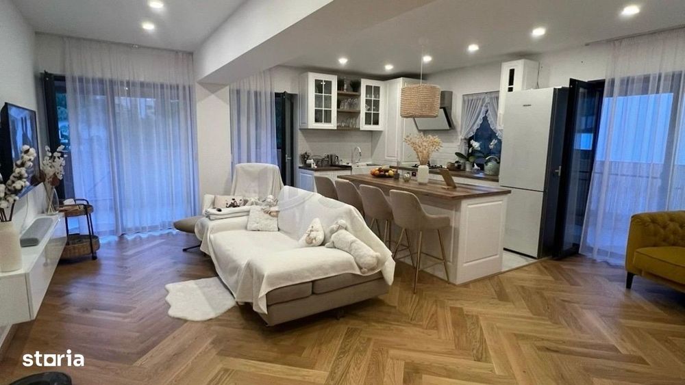 Apartament 4 camere de vanzare — fotografia 1