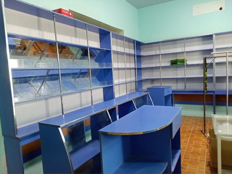 Prilavka sotiladi “Narxi kelishiladi”  boyi 2.15 m oraligʻi 2 m