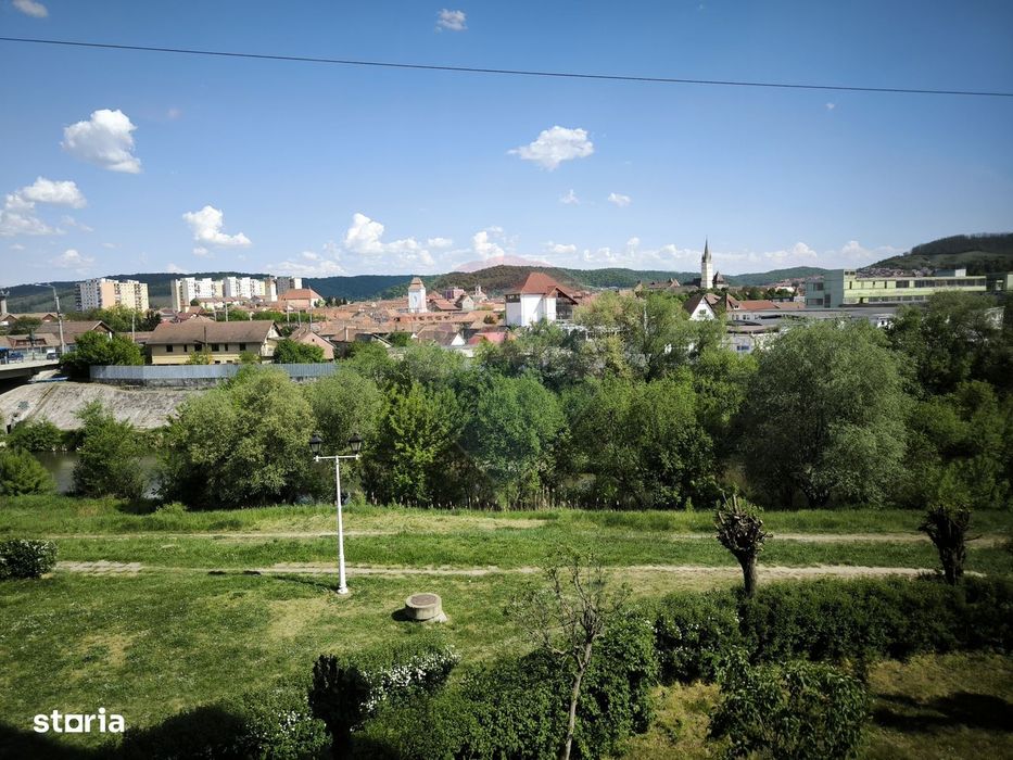 Apartament cu 3 camere decomandate, etaj 2 - cartier Gura Campului