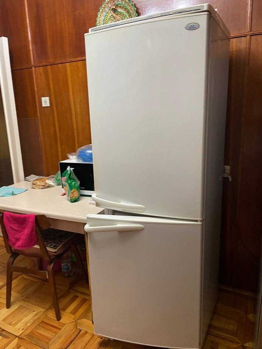 холодильник Атлант двухкамерный, требует ремонта