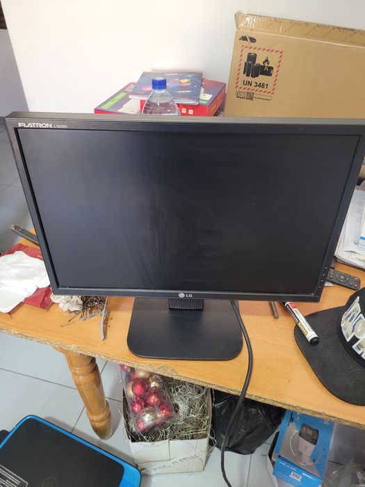 Монитор LG L192WS