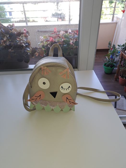 Продавам раница.