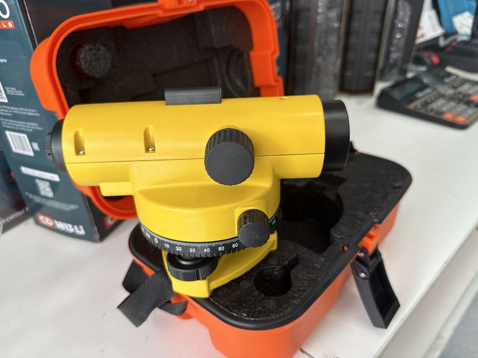 Nivelir AT-32 . Нивелир Ат-32