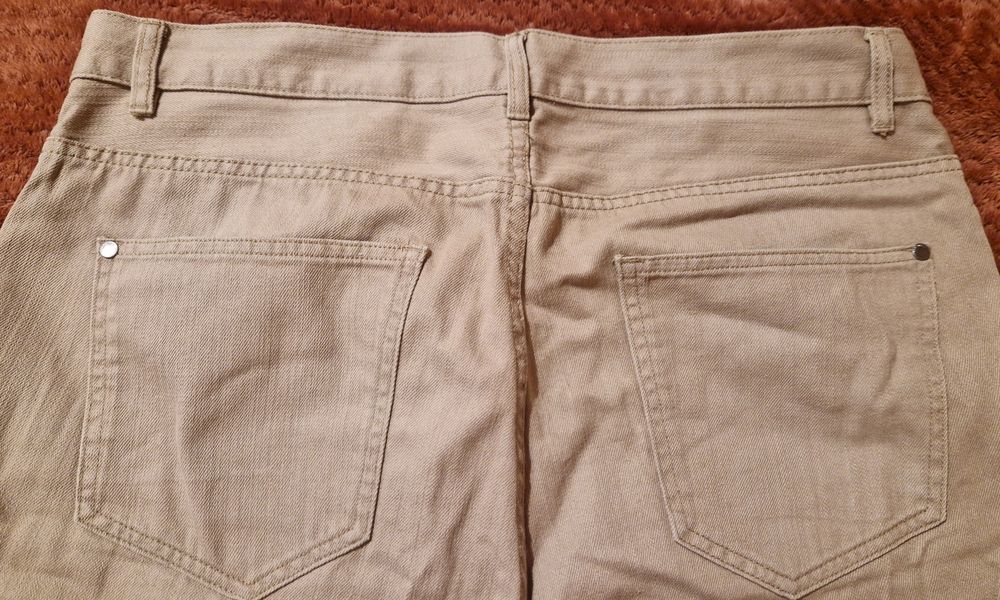 Pantaloni scurți