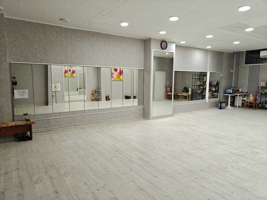 Дава се под наем Зала за събития в Варна, Автогара -  кв.м за 25 € - Снимка #1