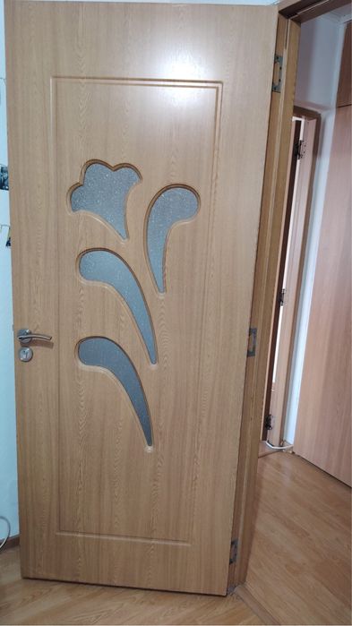 Vând uși pentru camere