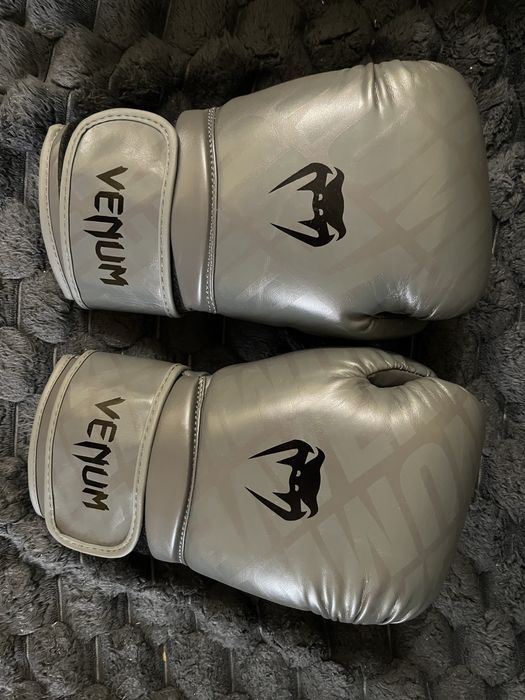 Vand manusi de box Venum cu bandaje