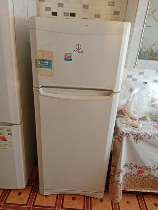Продам холодильник Indesit б/у