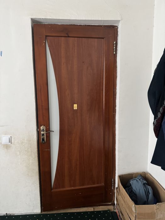 Eshik lar bor. sotiladi. Xolati. Zor xolatda