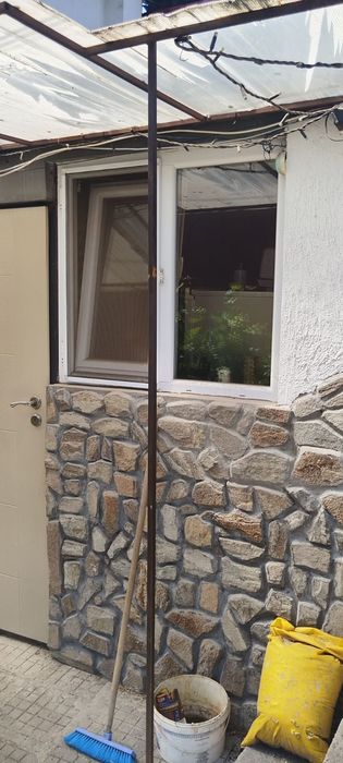 Къща в кв Байкушева махала малка кокетна на два етажа с вътрешни стълб