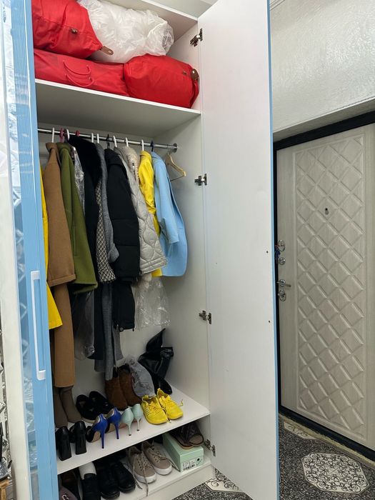 Продам 2 шифоньера в прихожку