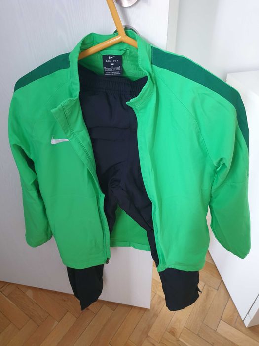 Детски анцунг NIKE за момче до 147.Като нов.